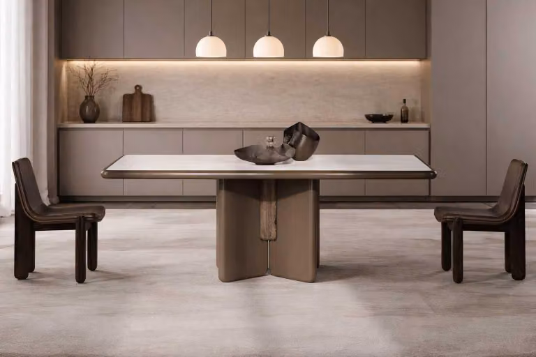Set moderno per sala da pranzo: tavolo da pranzo in legno, 5 pezzi, con sedie imbottite in tessuto dal design ricercato