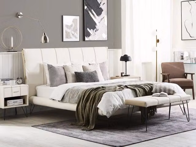 Letto King Size BELIANI in finta pelle bianca e beige con testiera imbottita e gambe in metallo L/P: 180 x 200 cm – 1