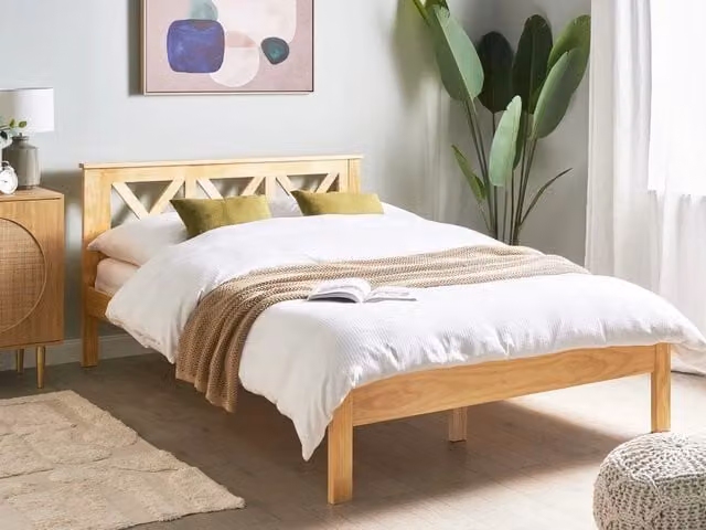Letto Beliani in legno di pino marrone con rete a doghe in stile scandinavo L/P/H: 208 x 140 x 90 cm