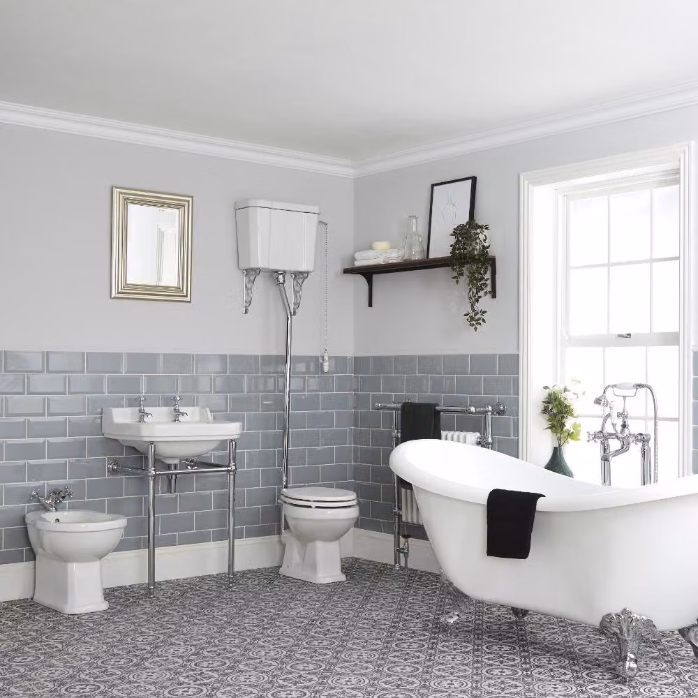 Set Bagno con Vasca Freestanding, Sanitario con Cassetta Alta, Lavabo a Consolle e Bidet - Richmond