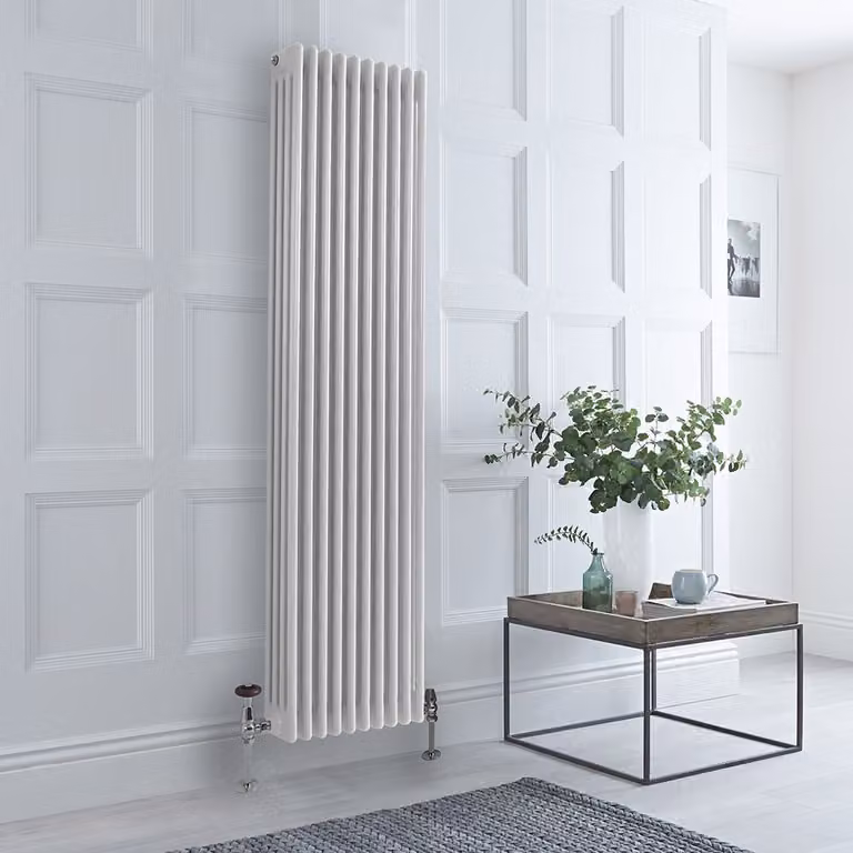 Radiatore a Quattro Colonne Tradizionale Verticale Bianco - 1800 mm x 470 mm - con Piedini - Regent