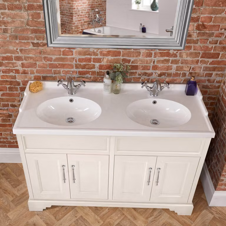 Mobile Bagno Bianco Antico 1210mm con Doppio Lavabo e Maniglie Classiche Barra a T Cromate - Thornton