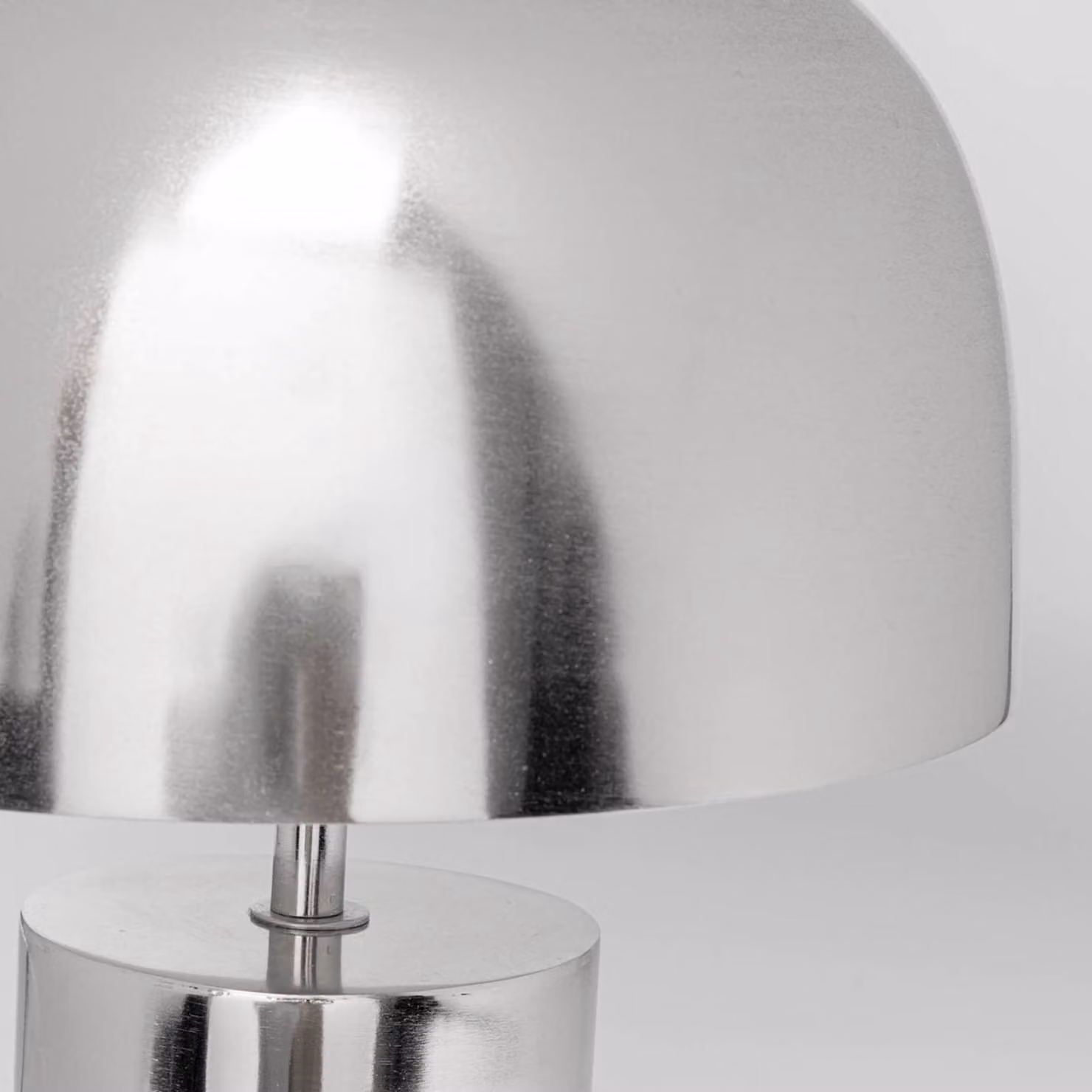 KARE Lampada da tavolo Loungy, Cromo / Argento, Soggiorno / Sala da pranzo, Metallo, Moderno, Lampada da tavolo