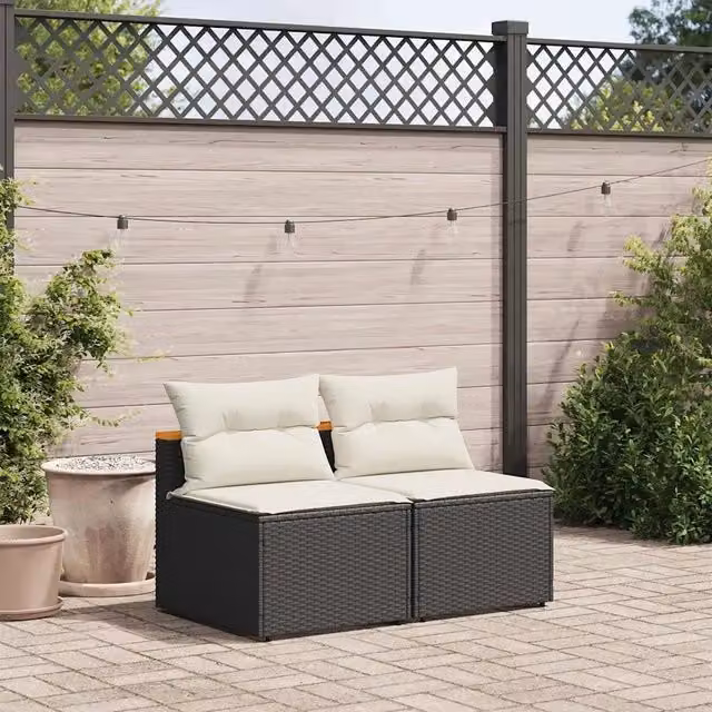 Divano da giardino Design Mania in polyrattan nero con cuscini bianchi e rivestimenti rimovibili