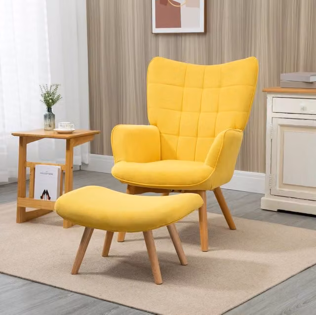 Poltrona relax gialla con ottomana e gambe in legno