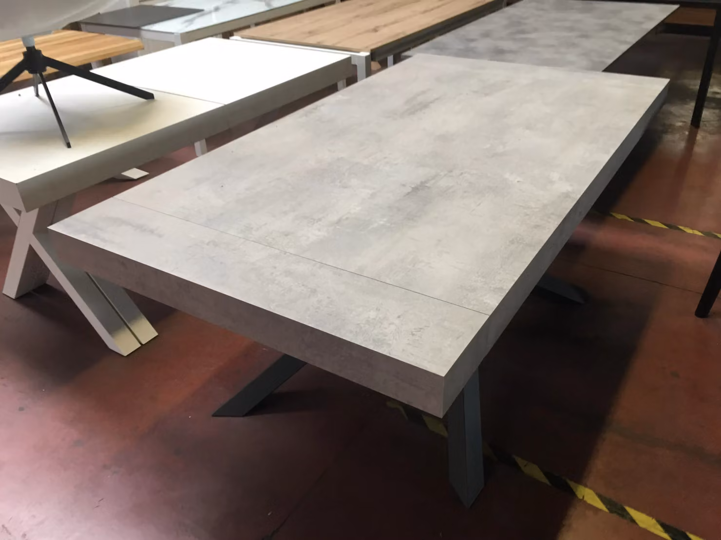 Tavolo rettangolare estensibile Big Table Mobili 2G in finitura beton con struttura a X L: 160 cm, P: 90 cm, H: 77 cm – 2