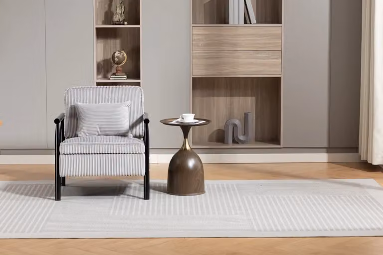Poltrona contenitore WISHDOR in velluto grigio con struttura in legno massiccio e braccioli