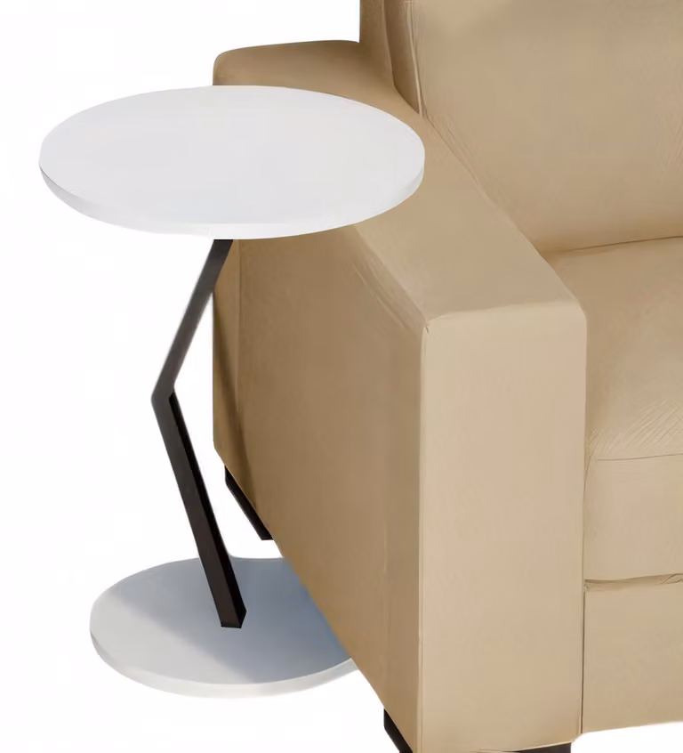 Weißer Holztisch im modernen Design