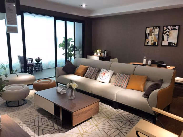 Moderne Viersitzer Couch Polster Design Sofa 4er Hocker Sitz Sofas Zimmer Möbel