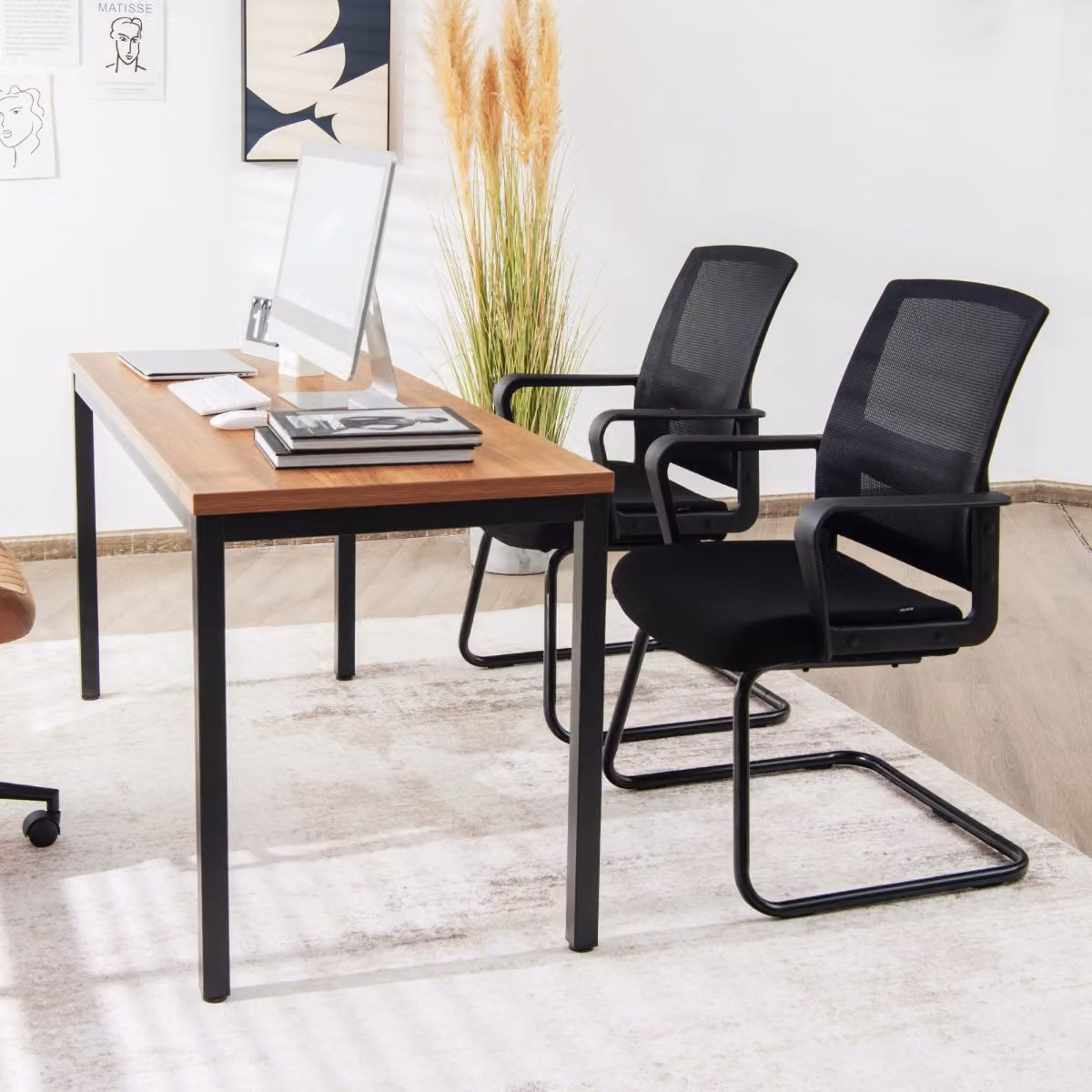 Set di 2 sedie da ufficio ergonomiche Costway con base cantilever, schienale in rete e braccioli, colore nero, L 54,5 x P 60 x H 94 cm – 3