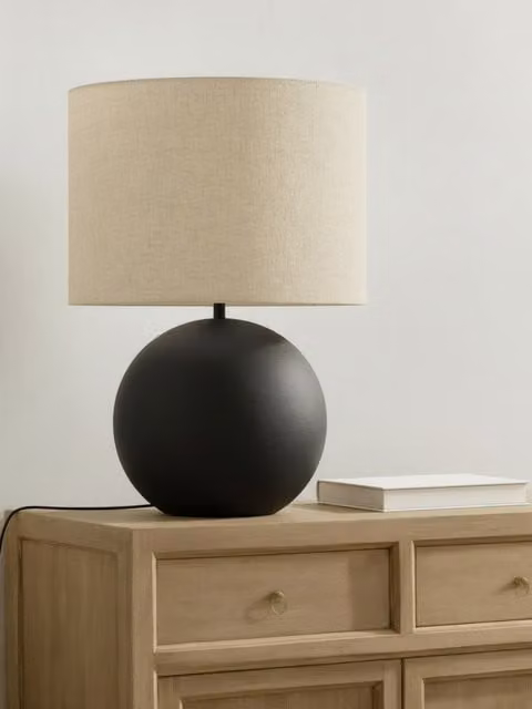 Lampada da tavolo Potier Kenay Home nera in ceramica e tessuto – 1