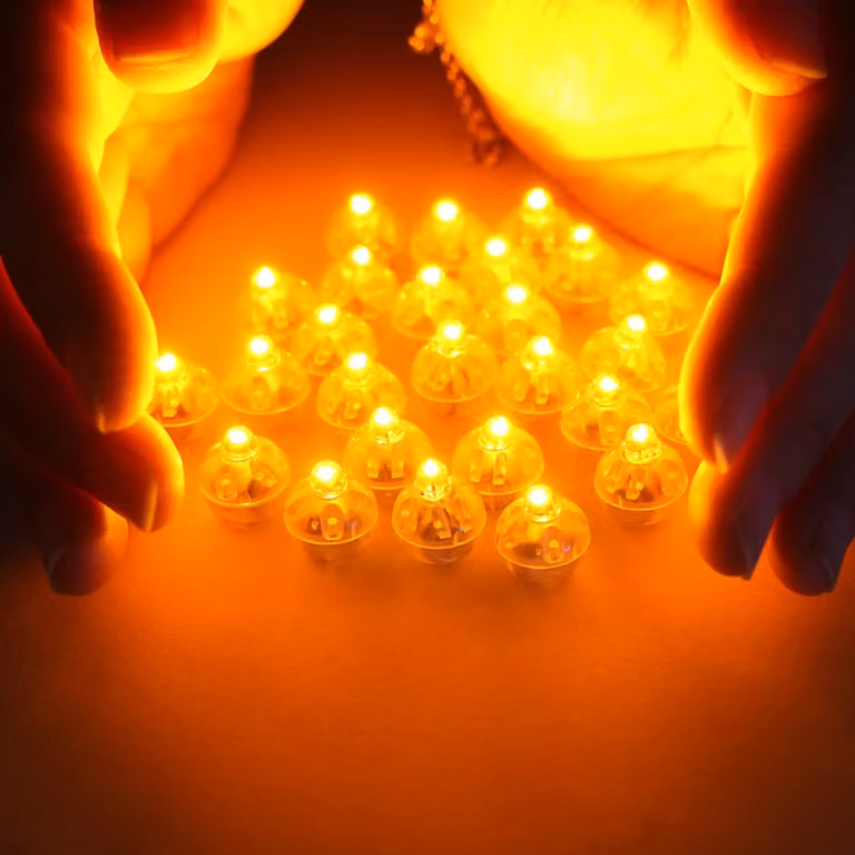 Mini luci a LED a forma di palloncino, colore giallo, confezione da 30 pezzi, diametro 1,4 cm