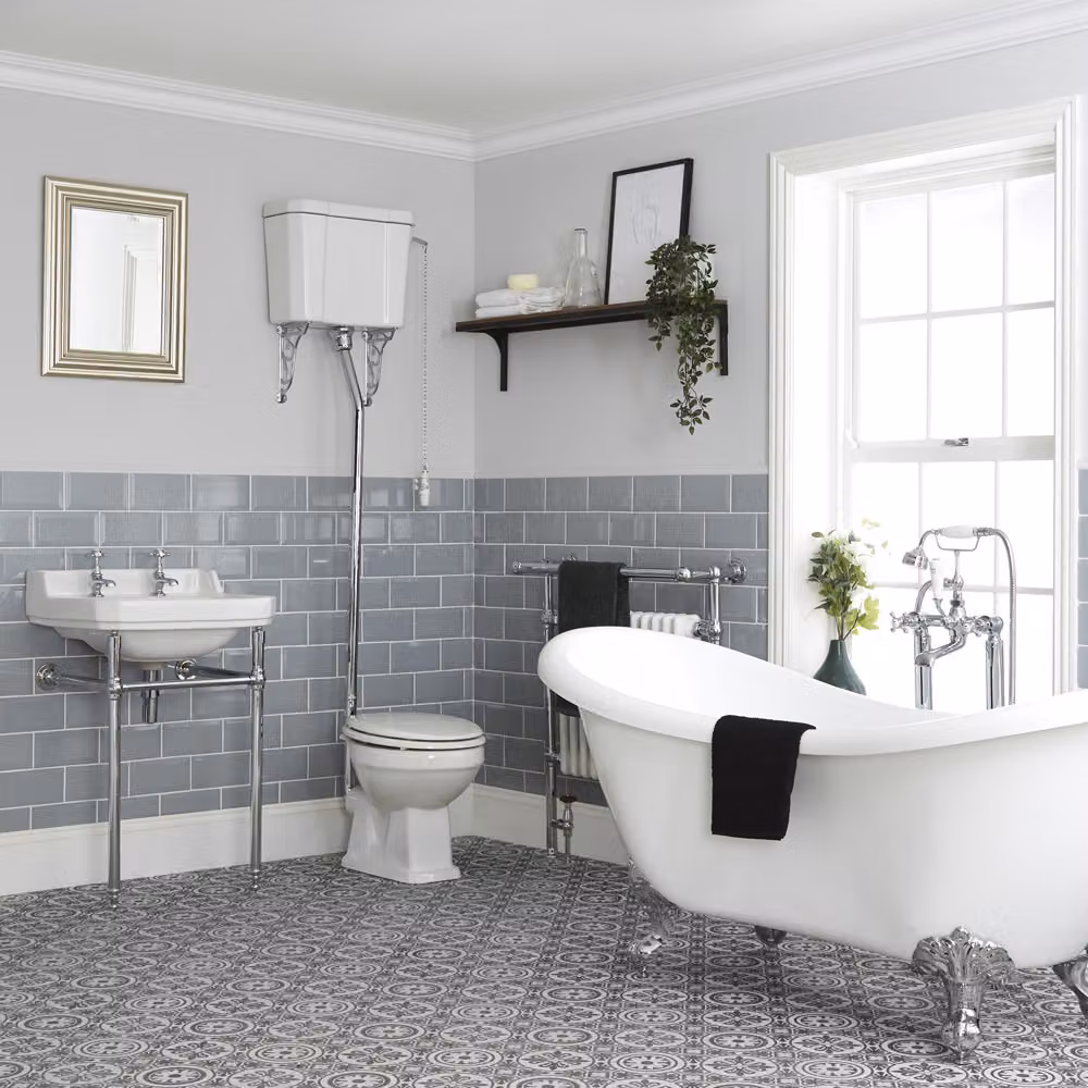 Set Bagno Con Vasca Freestanding, Sanitario Cassetta Alta E Lavabo Consolle - Richmond