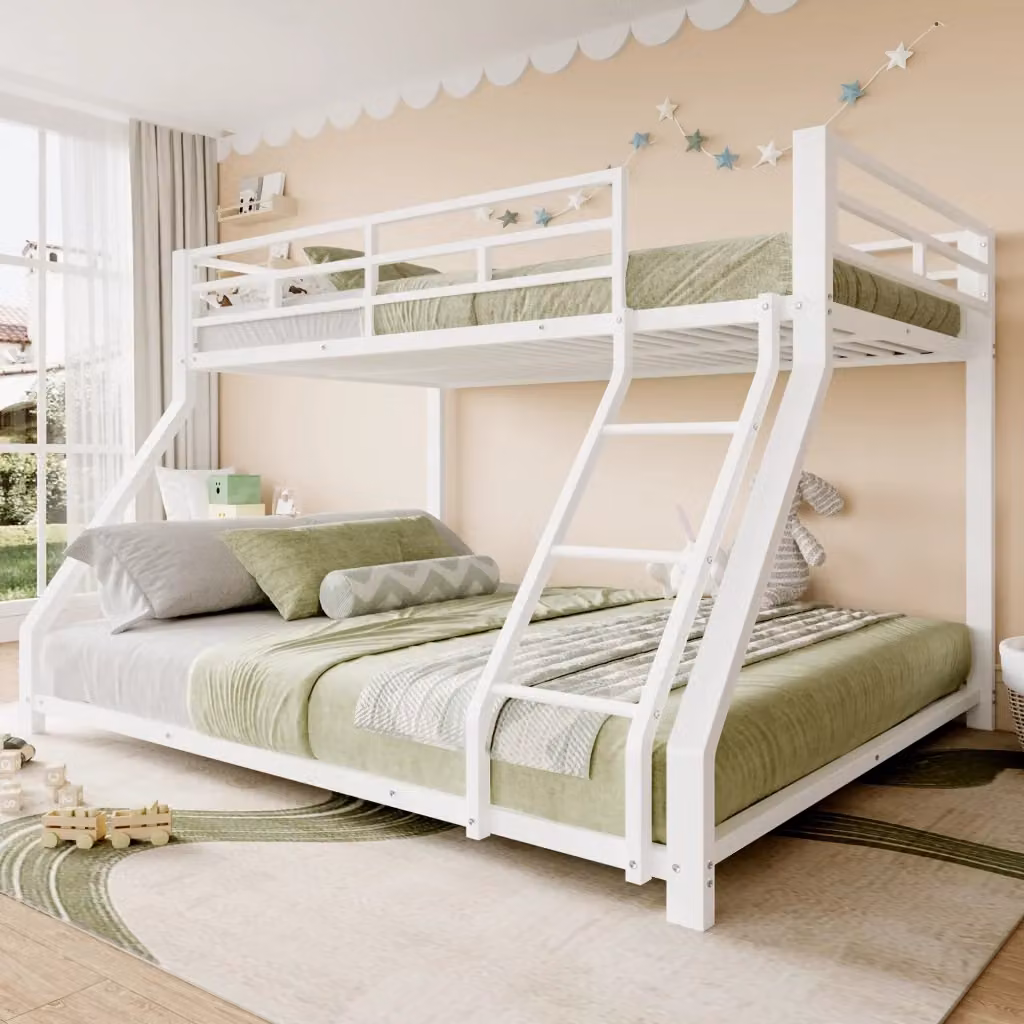 Letto a castello moderno in metallo bianco con struttura a casetta e scala, dimensioni L/P/H: 140 x 90 x 136 cm – 2