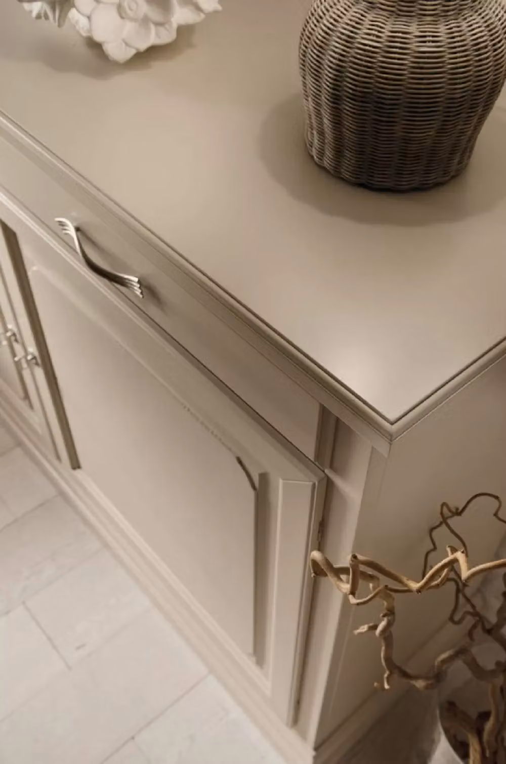 Madia credenza shabby chic in legno massello Mobili 2G colore avorio L: 124 cm, P: 52 cm, H: 97 cm – 2