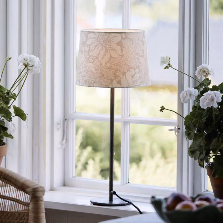 PR Home Lampada da tavolo Base Acanthus, Bianco / Opale, Soggiorno / Sala da pranzo, Metallo, Lampada da tavolo