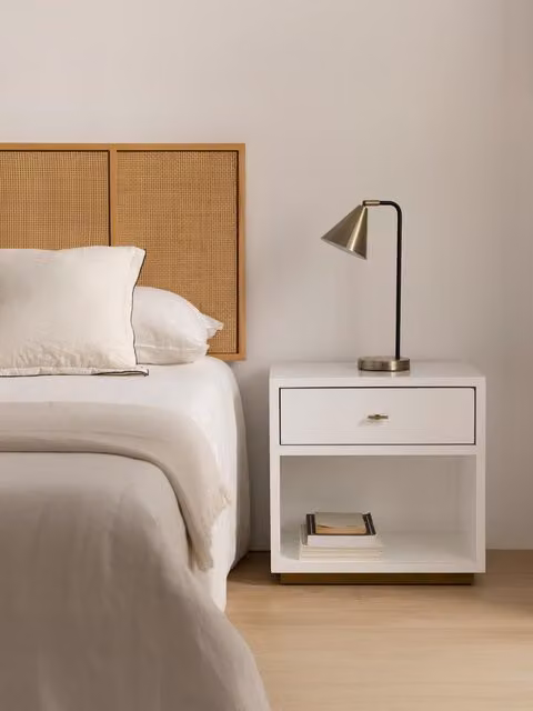 Comodino Celine Kenay Home bianco e oro con 1 cassetto e finitura lucida