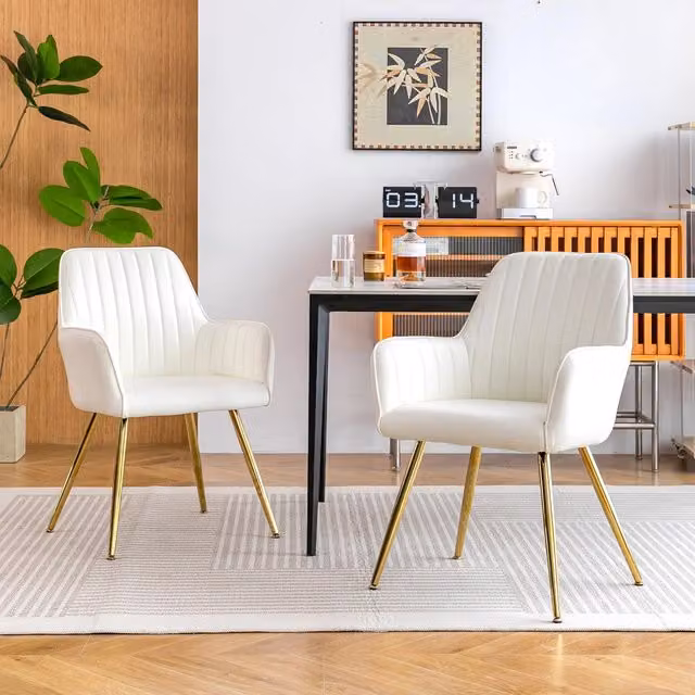 Set di 2 sedie da pranzo OKWISH con braccioli in ecopelle beige e gambe in metallo dorato per cucina e soggiorno