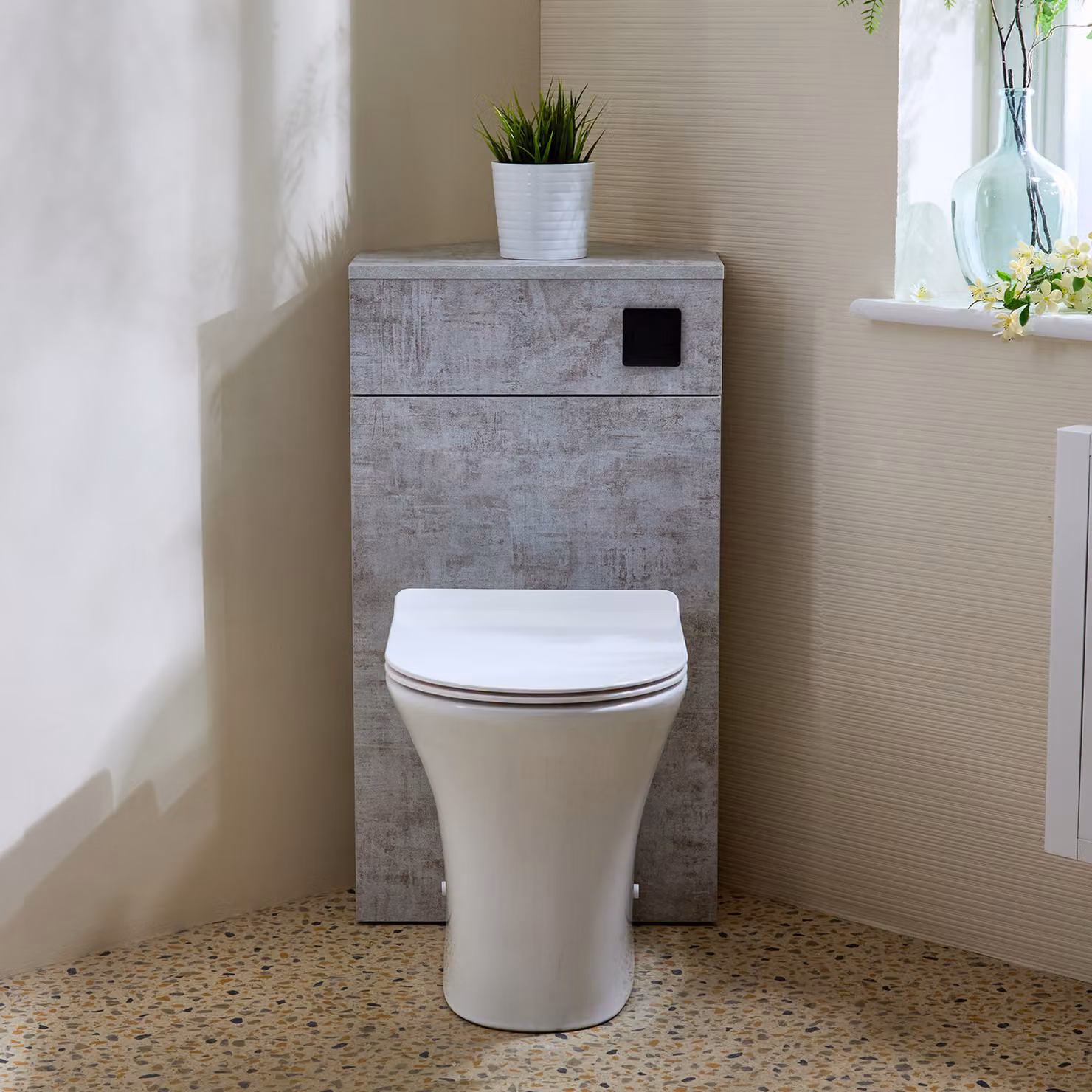 Unità WC Angolare per WC in Grigio Cemento con Sanitario Marbury - con Pulsante di Scarico Nero - Cluo