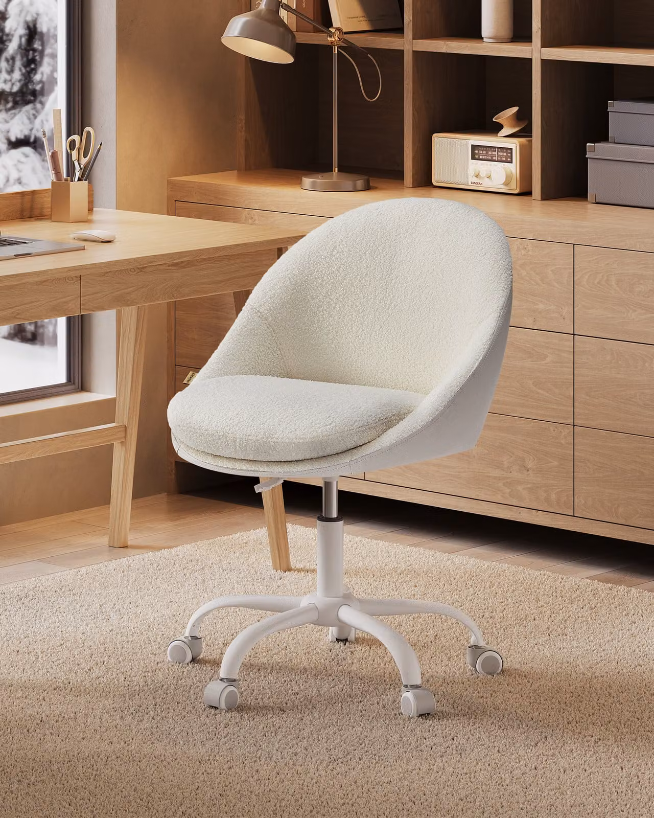 Sedia da ufficio per la casa SONGMICS, sedia girevole, sedia da scrivania, in sherpa, beige cappuccino-bianco nuvoloso
