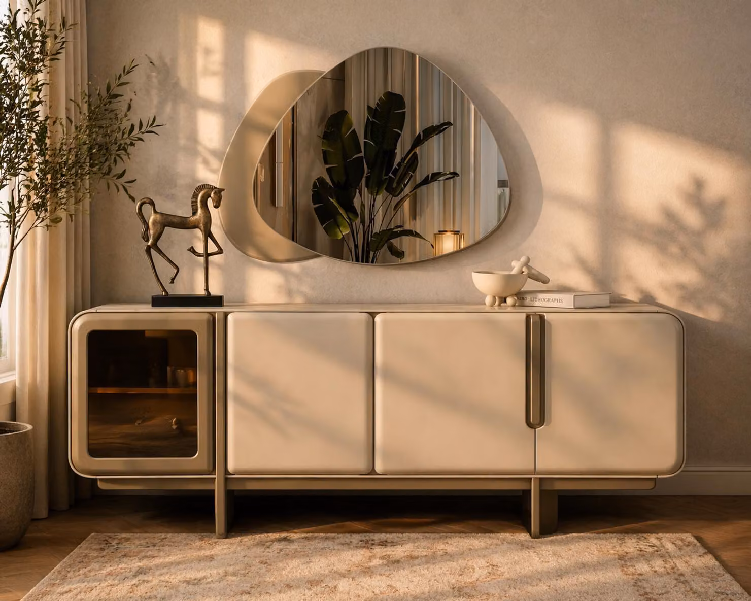 Credenza beige, elegante, per soggiorno in legno. Mobile contenitore