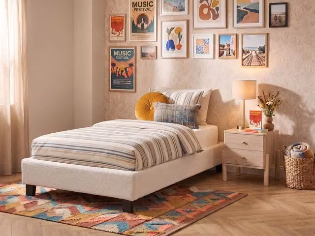 Letto singolo BELIANI in bouclé beige con rete a doghe senza testiera L/P: 90 x 200 cm – 1
