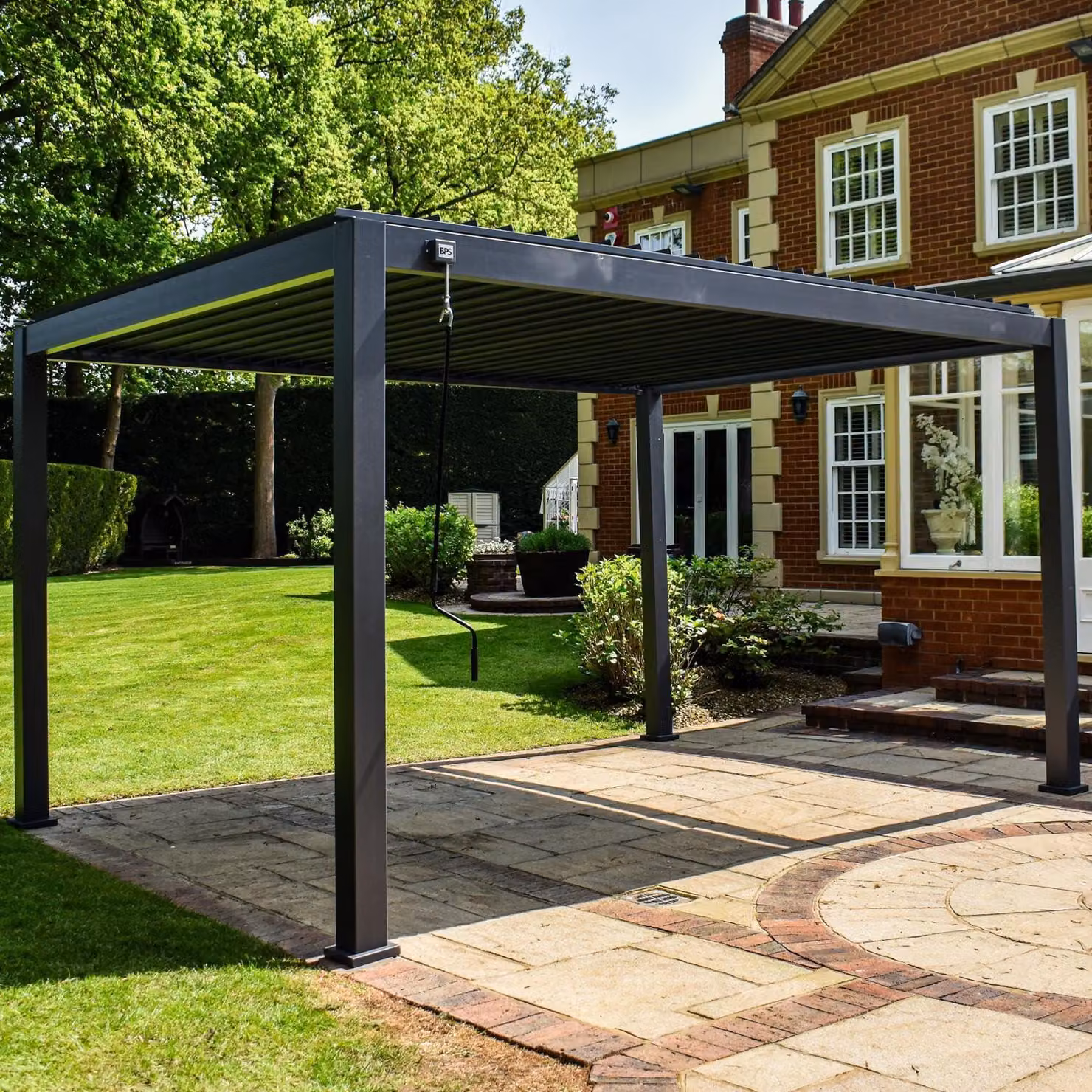 Pergola in alluminio - 3x3 metri - Marrone - Con lamelle doppie