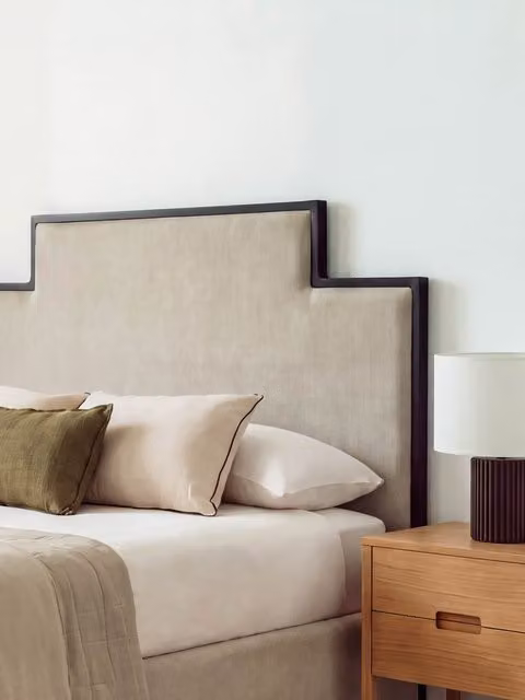 Testiera imbottita Voeux Kenay Home perla con cornice nera, design moderno geometrico