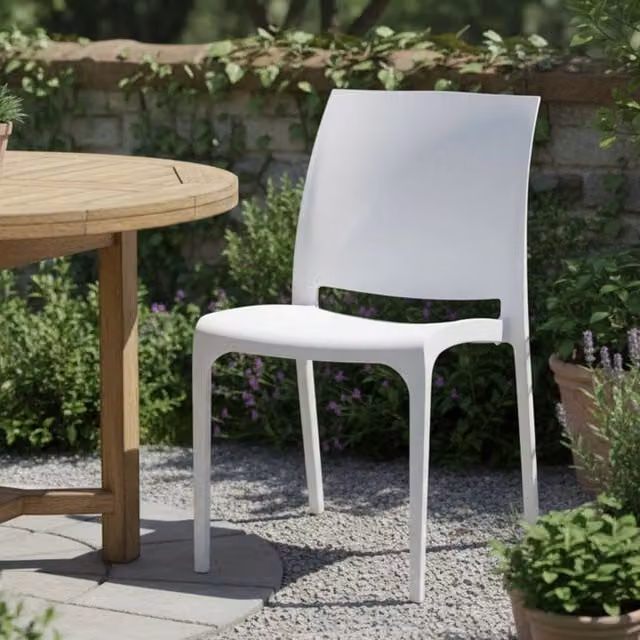 Sedia da esterno Dusanbe DMORA, seduta outdoor impilabile in plastica bianca, L: 54 cm, P: 46 cm, H: 80 cm