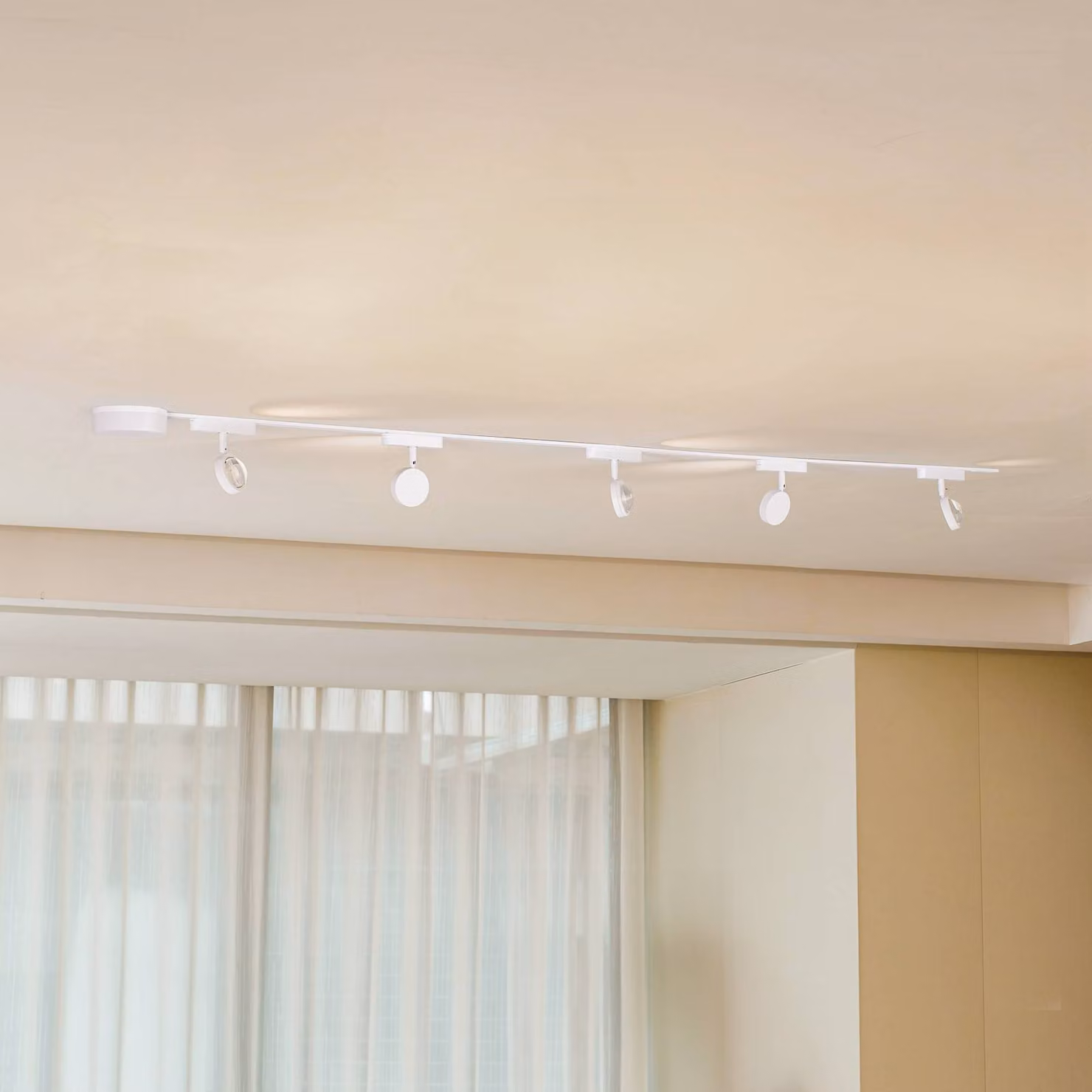 Sistema di binari Lumaro 48 V, faretti, a 5 luci, bianco, Ø 7 cm, dimmerabili 48V Lindby, dimmerabile, Bianco / Opale, Soggiorno / Sala da pranzo, Alluminio, Moderno