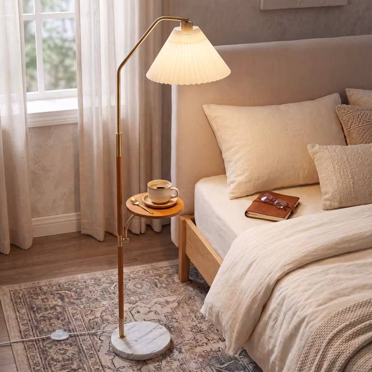 Costway Lampada da terra orientabile con altezza regolabile e base rotonda per soggiorno, camera da letto o studio, disponibile in bianco o oro/ottone