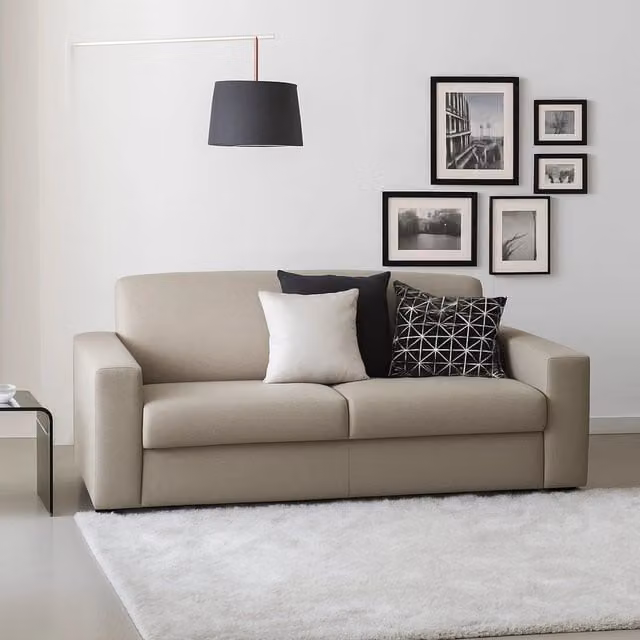 Divano a 3 posti Larimar TALAMO ITALIA in tessuto beige con braccioli slim, L: 200 cm, P: 95 cm, H: 90 cm