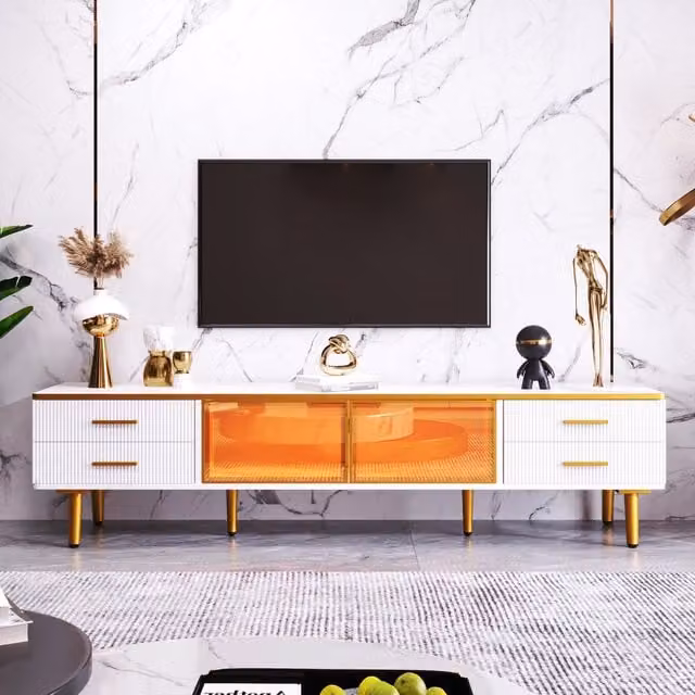 Mobile TV moderno Aosom con piano in marmo, 4 cassetti con maniglie dorate e due ante in vetro temperato, colori marrone e bianco – 1