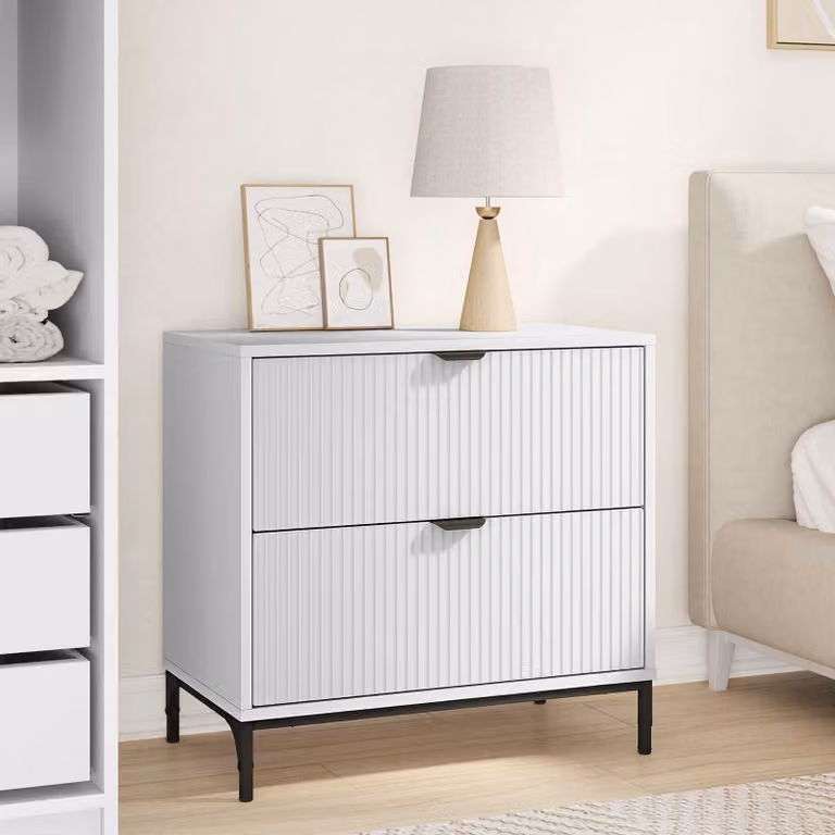 Comodino moderno vidaXL in legno ingegnerizzato e metallo, Bianco, L: 63,5 cm, P: 36 cm, H: 61 cm