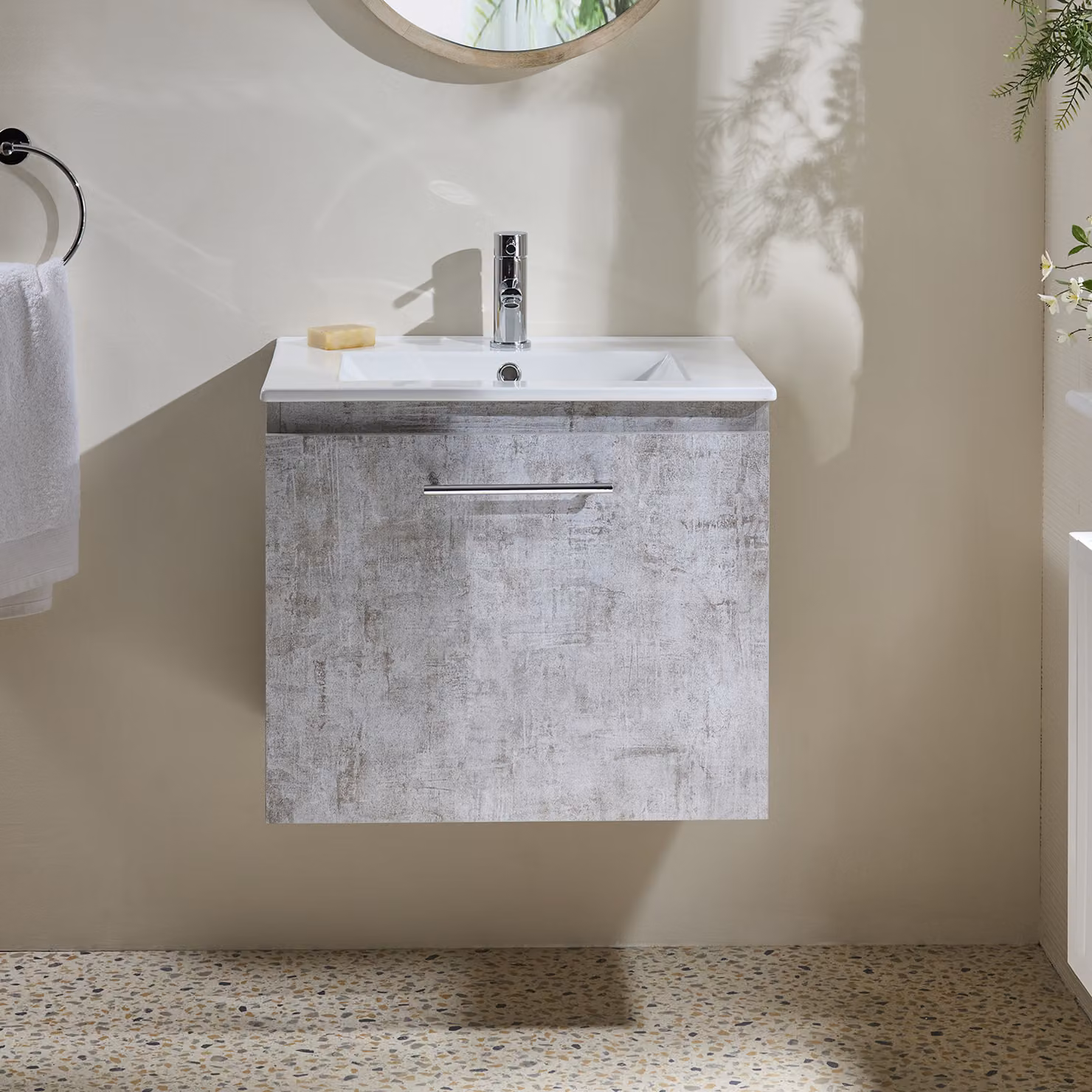 Mobile Bagno Grigio Cemento Sospeso da 600mm con Lavabo e Maniglia con Barra a T Cromate - Cluo