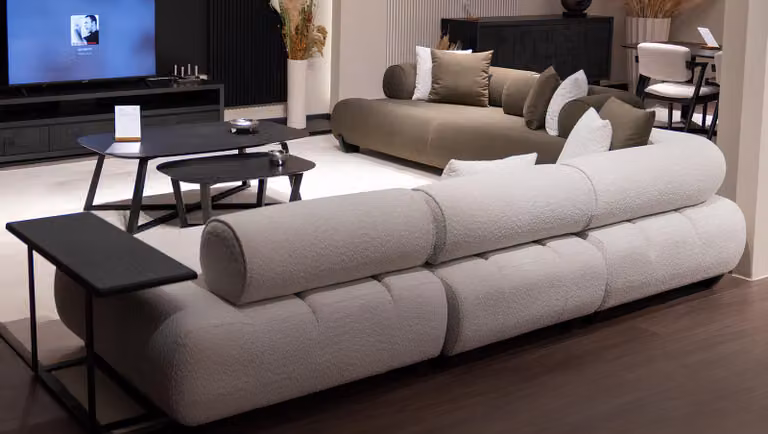 Set da salotto: divano 4+3 posti, colore bianco-marrone, design moderno - 2 pezzi