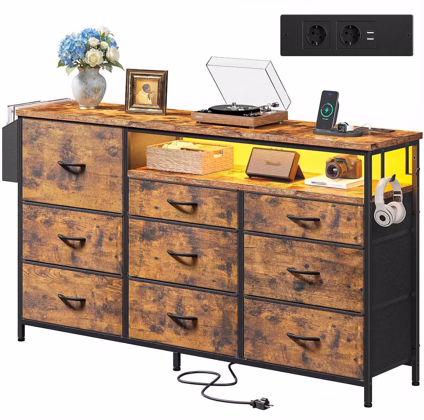 Comodino con 9 cassetti rivestiti in tessuto, 40 effetti luminosi a LED, 2 porte USB e 2 prese di corrente, colore marrone vintage, dimensioni 133x30x91,5 cm