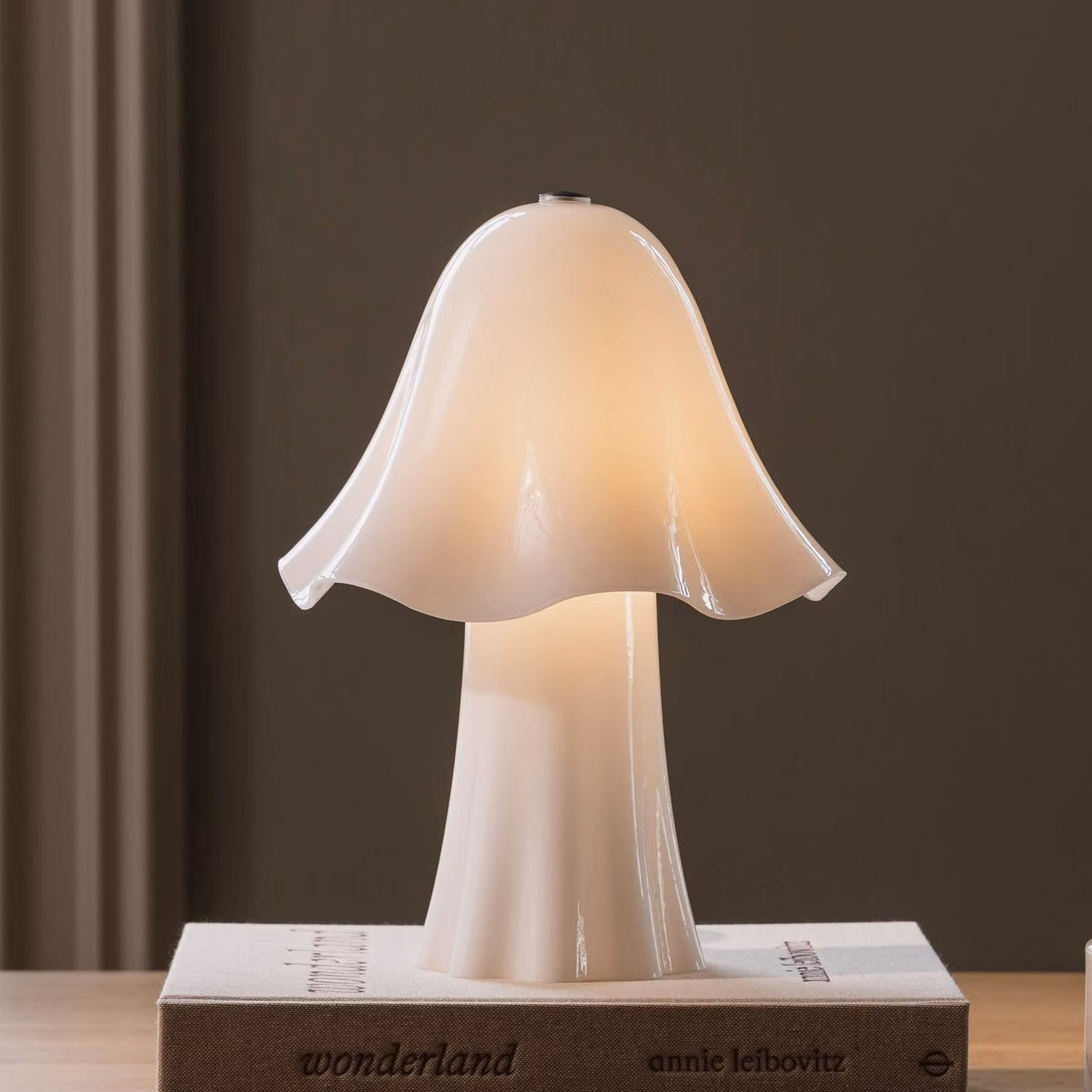 Globen Lighting Lampada da tavolo Belllo, Bianco / Opale, Soggiorno / Sala da pranzo, Vetro, Scandinavo, Lampada da tavolo
