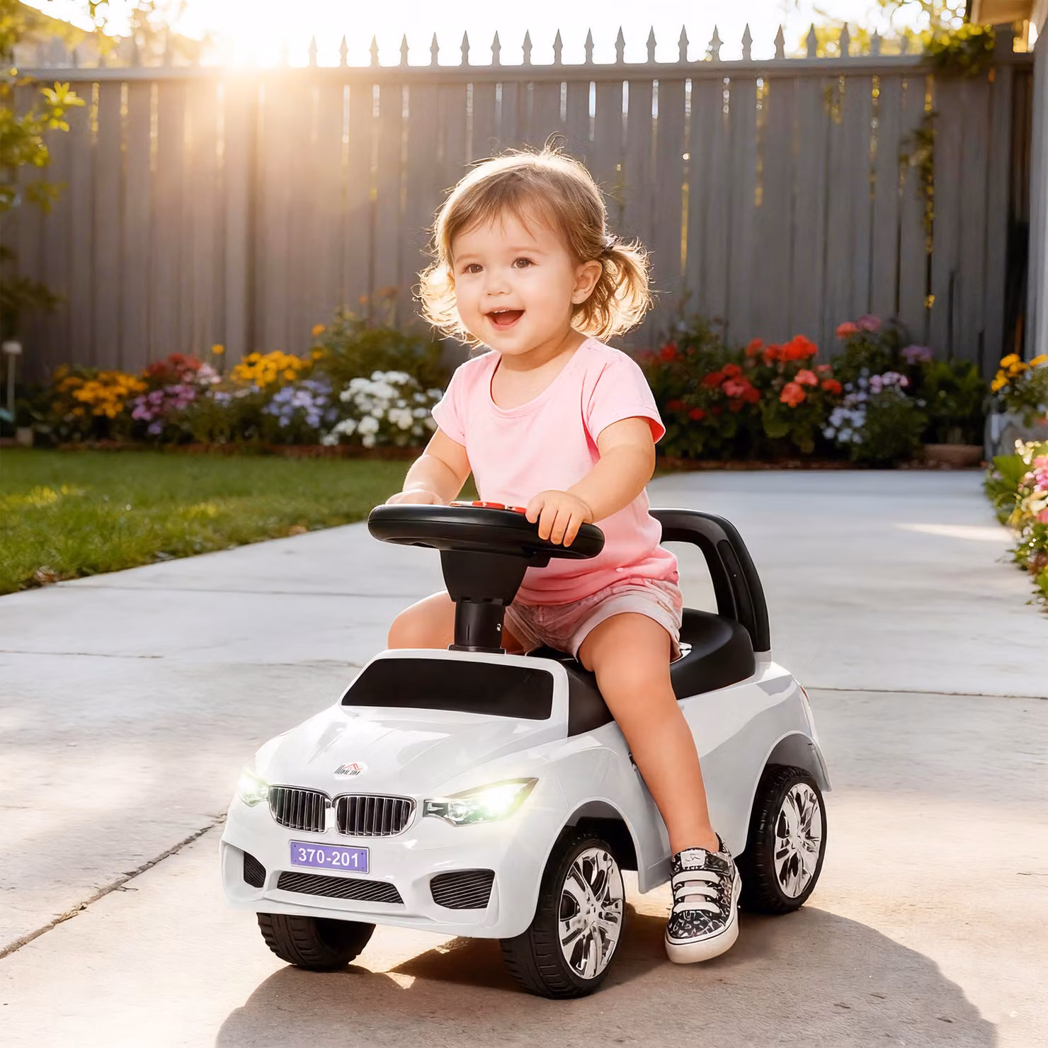 Macchinina Cavalcabile HOMCOM con Volante, Fari e Musiche per Bambini dai 18 ai 36 Mesi, Bianco – 2