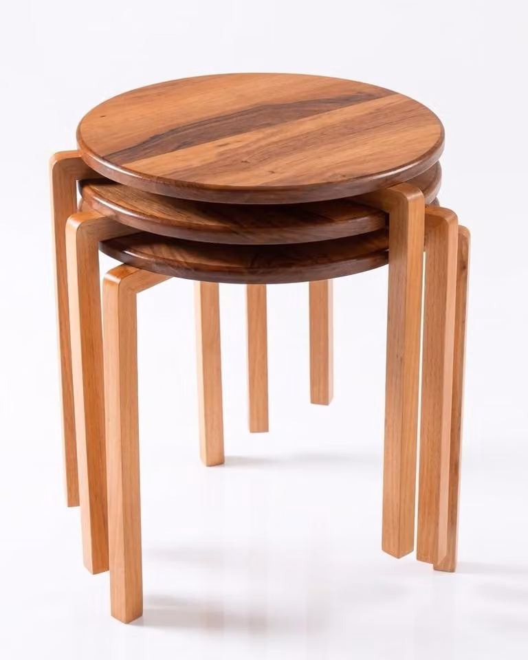 Tre tavolini di servizio dal design moderno ed elegante