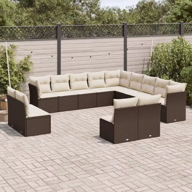Set di divani da giardino a forma di U vidaXL composto da 13 pezzi in rattan marrone con cuscini bianchi e struttura in acciaio rivestito in polvere