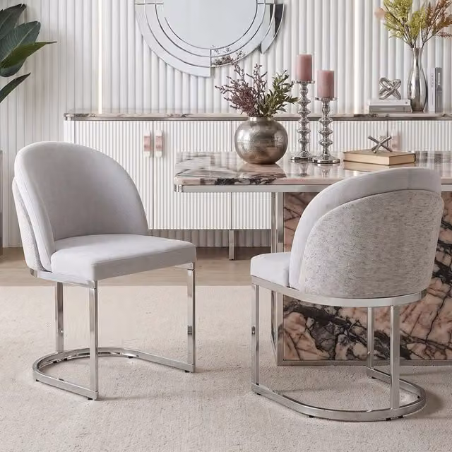 Set di 2 sedie da pranzo MIVRAY in tessuto chenille grigio con gambe in metallo argentato lucido e doppio schienale