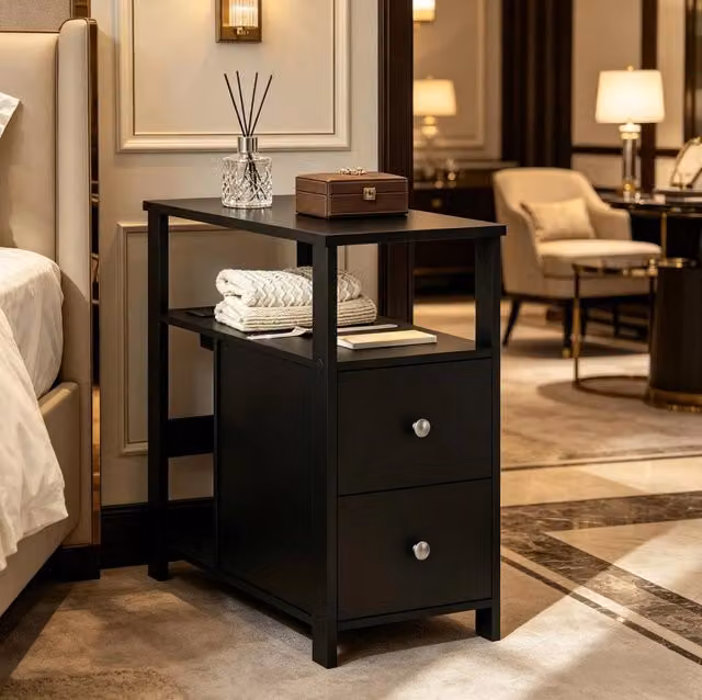 Tavolino laterale ULEVR 60x60x30 cm con 2 cassetti, ripiani aperti e 2 prese AC con 2 porte USB, nero
