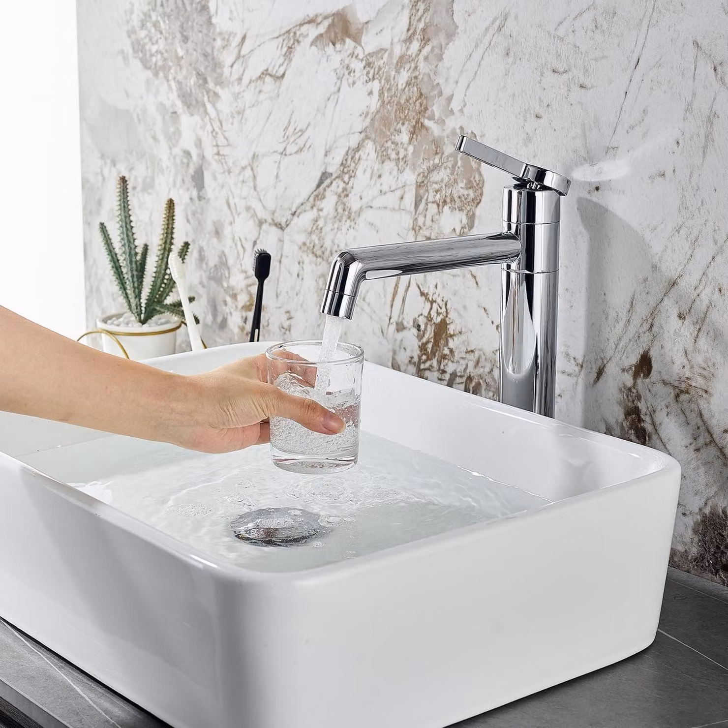 Miscelatore per lavabo in ottone cromato, con due modalità d'acqua e rotazione a 360°