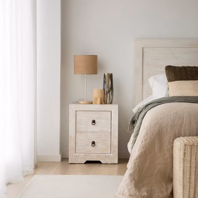 Comodino Oblak Banak in legno massiccio di araucaria bianco stile shabby chic