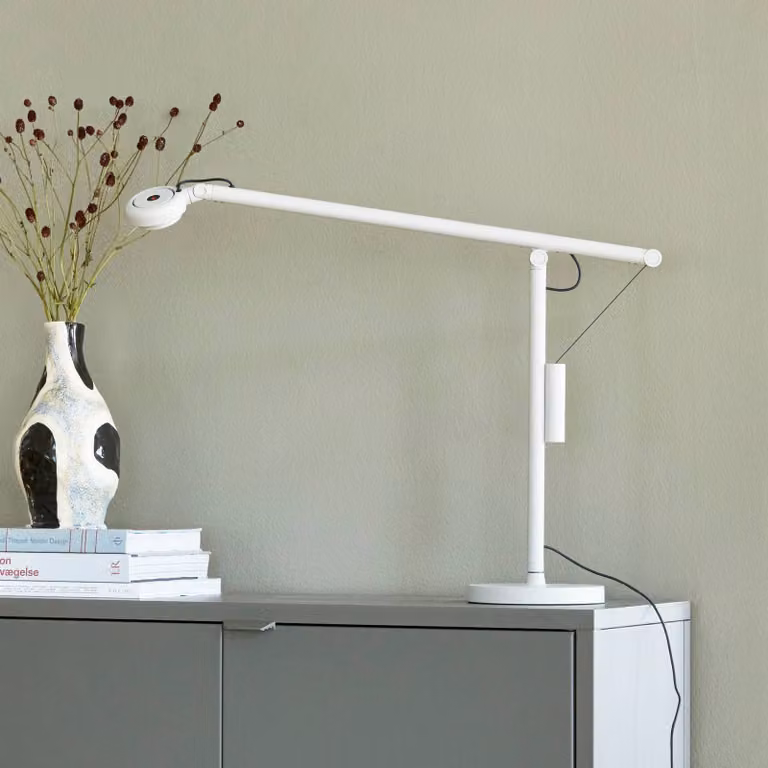 HAY Lampada da scrivania Fifty-Fifty, dimmerabile, Alluminio / Grigio / Zincato, Studio / Ufficio, Alluminio, Design, Lampada da tavolo LED