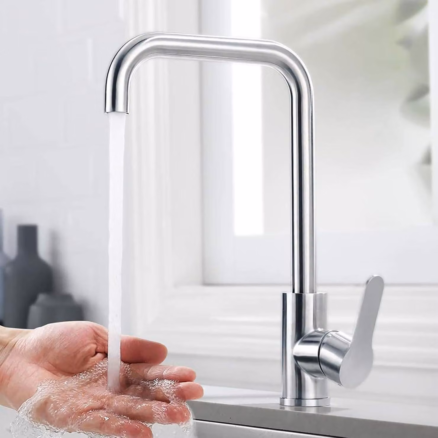 Miscelatore monocomando in acciaio inossidabile, girevole a 360°, per acqua fredda e calda, senza gocciolamenti, finitura cromata