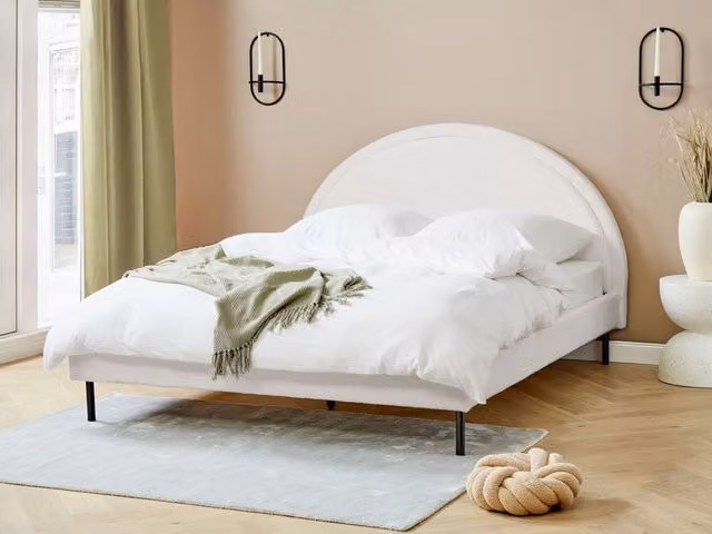Letto matrimoniale Beliani in tessuto bouclé bianco imbottito con design minimalista e testiera rotonda L/P/H: 160 x 200 cm