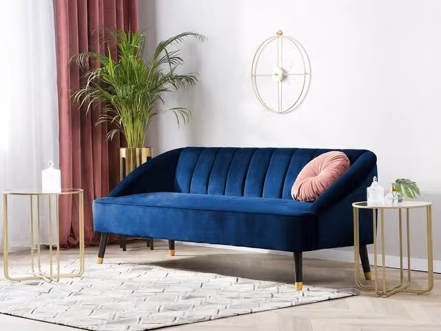 Divano a 3 posti Beliani in velluto blu con gambe in legno di larice e gomma – 1