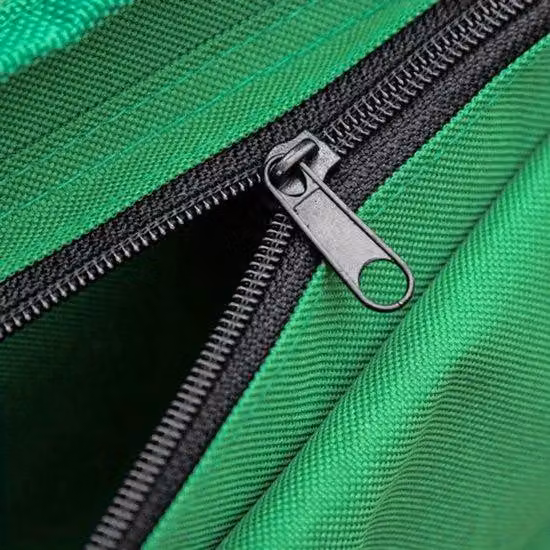 Letto da campeggio compatto e portatile, pieghevole, in metallo, con dimensioni di 200x73x49 cm e una capacità di carico di 136 kg, ideale per l'uso all'aperto.